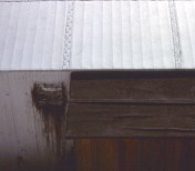 Breeze roof with flashing seams
